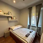 Big Apart - Rynek 8 - Nice View - 3 Rooms - 9 People