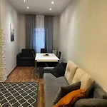 Big Apart - Rynek 8 - Nice View - 3 Rooms - 9 People