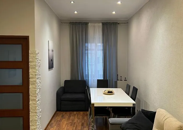 Big Apart - Rynek 8 - Nice View - 3 Rooms - 9 People